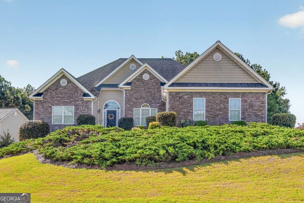 Photo of 1129 Woodmere Drive, Loganville, GA 30052 (MLS # 10837958)