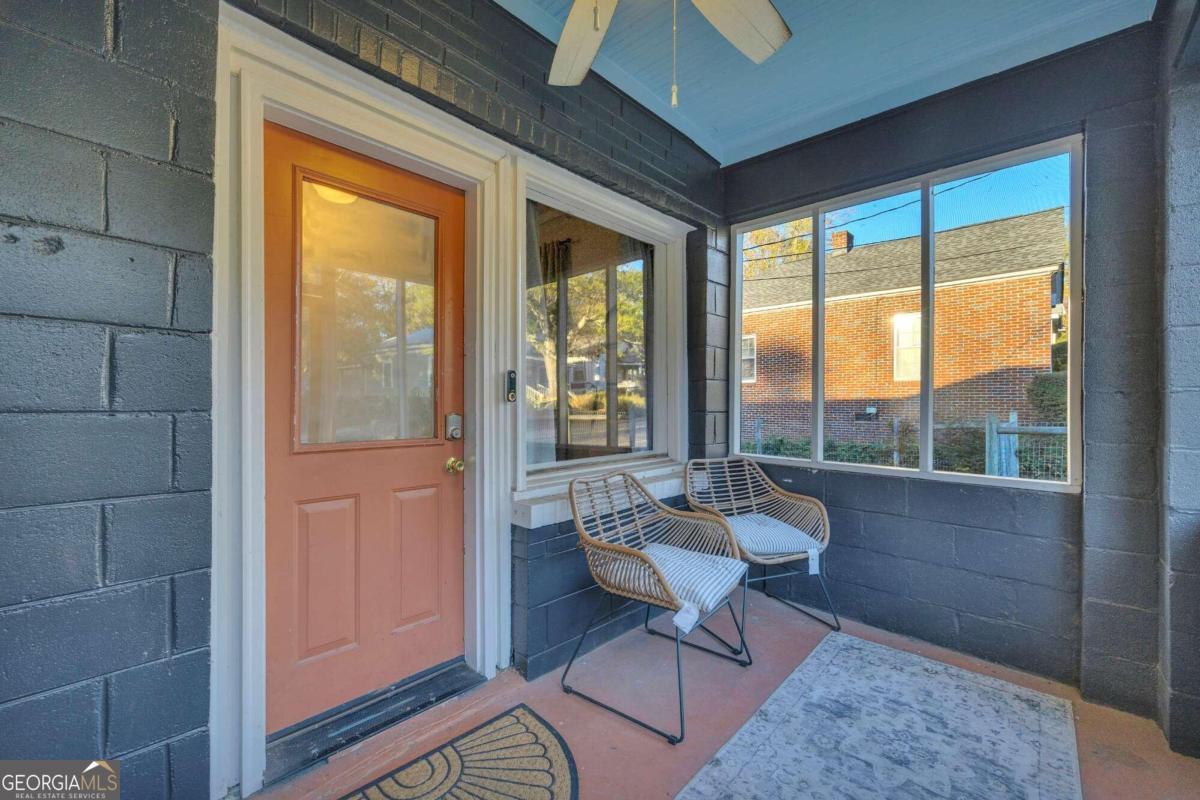 1376 Hancock AVE W
