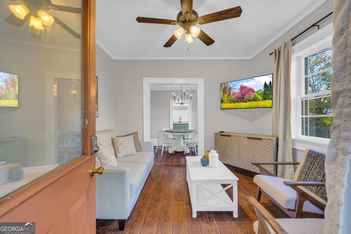 1376 Hancock AVE W