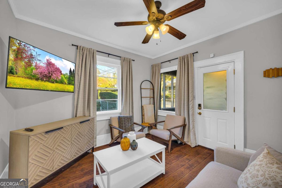 1376 Hancock AVE W