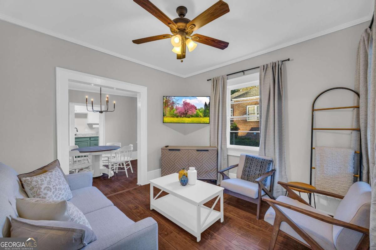 1376 Hancock AVE W