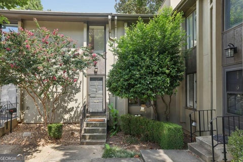 Photo of 83 Ivy Trail NE, Atlanta, GA 30342 (MLS # 10849432)