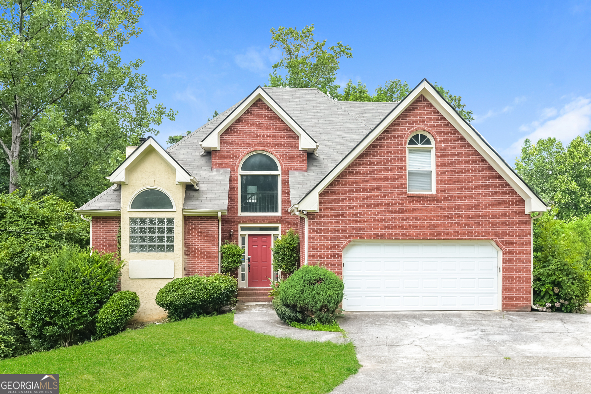 This Ellenwood 2 story home with finished basement located in a cul-de-sac with attached 2 car garage is a must see. This one won't last! Schedule your showing today.