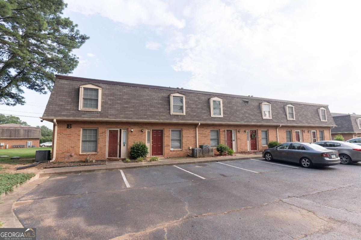 Oakridge Condo - Residential