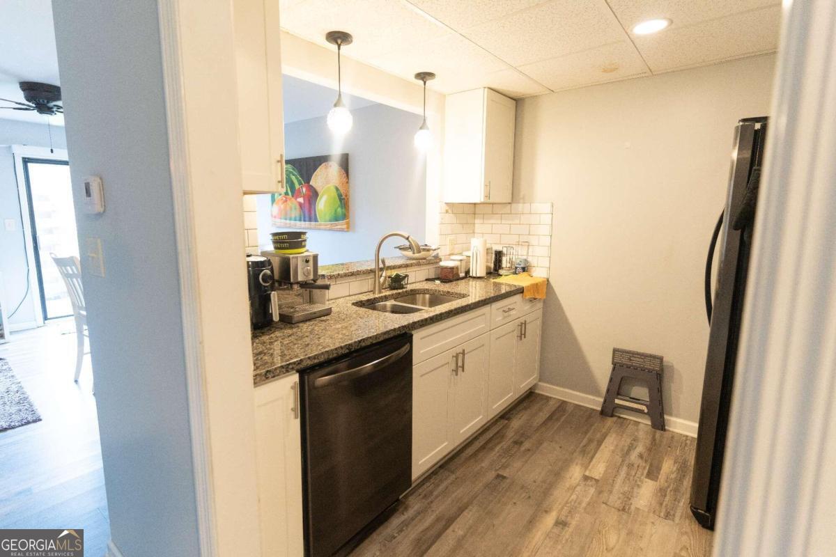 Oakridge Condo - Residential