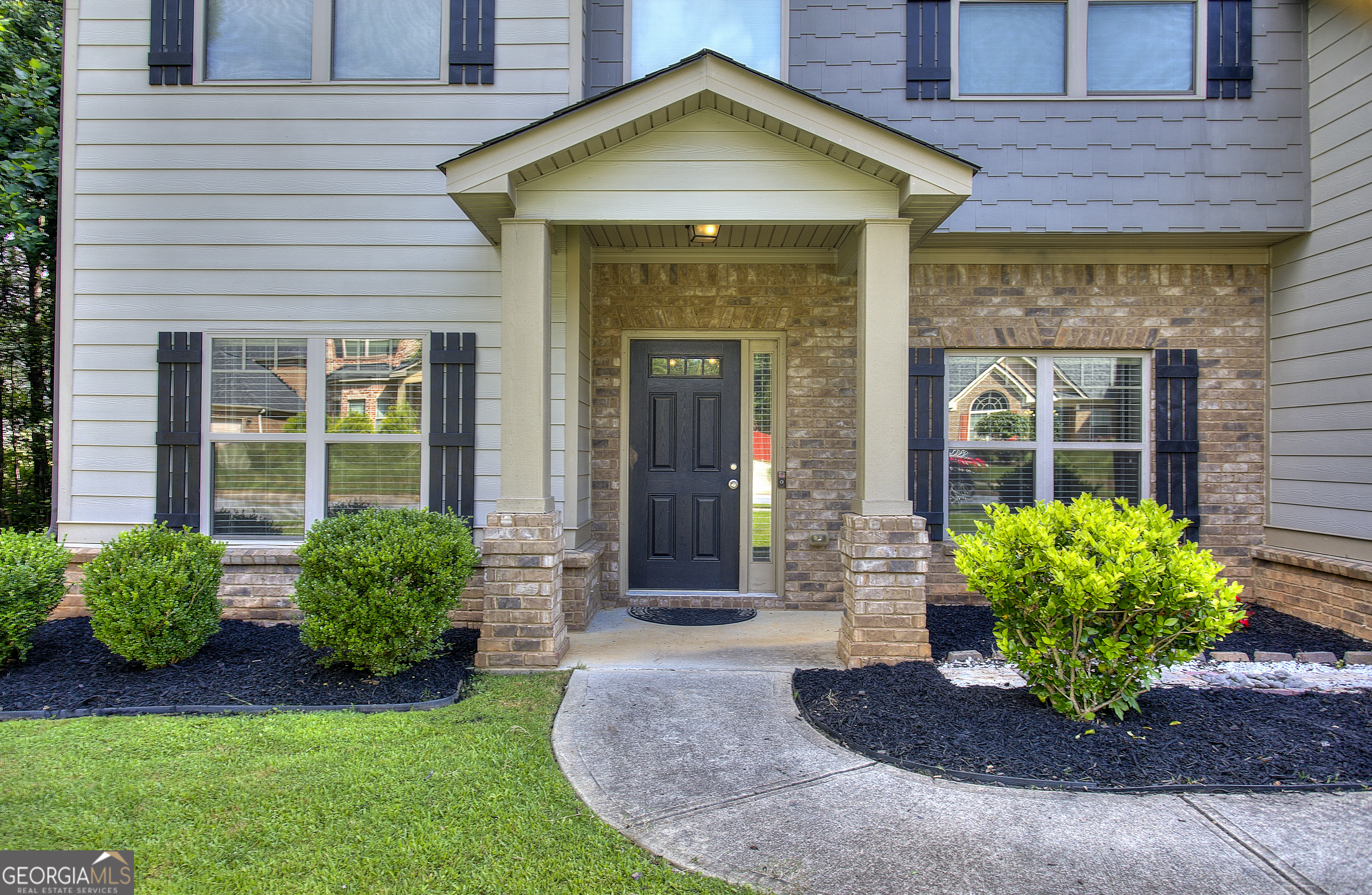 2817 Village Park DR E