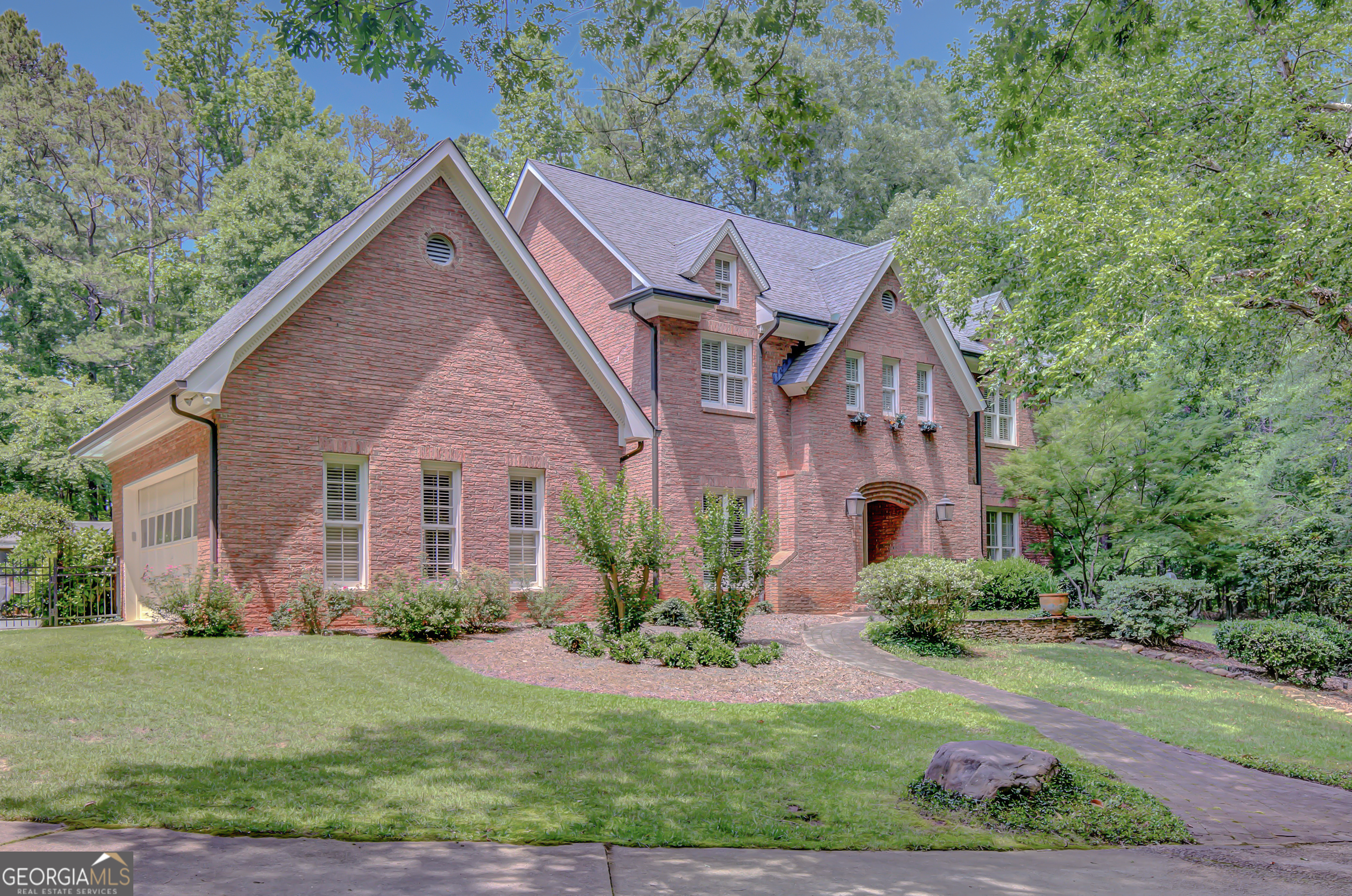 305 SHERWOOD RD
