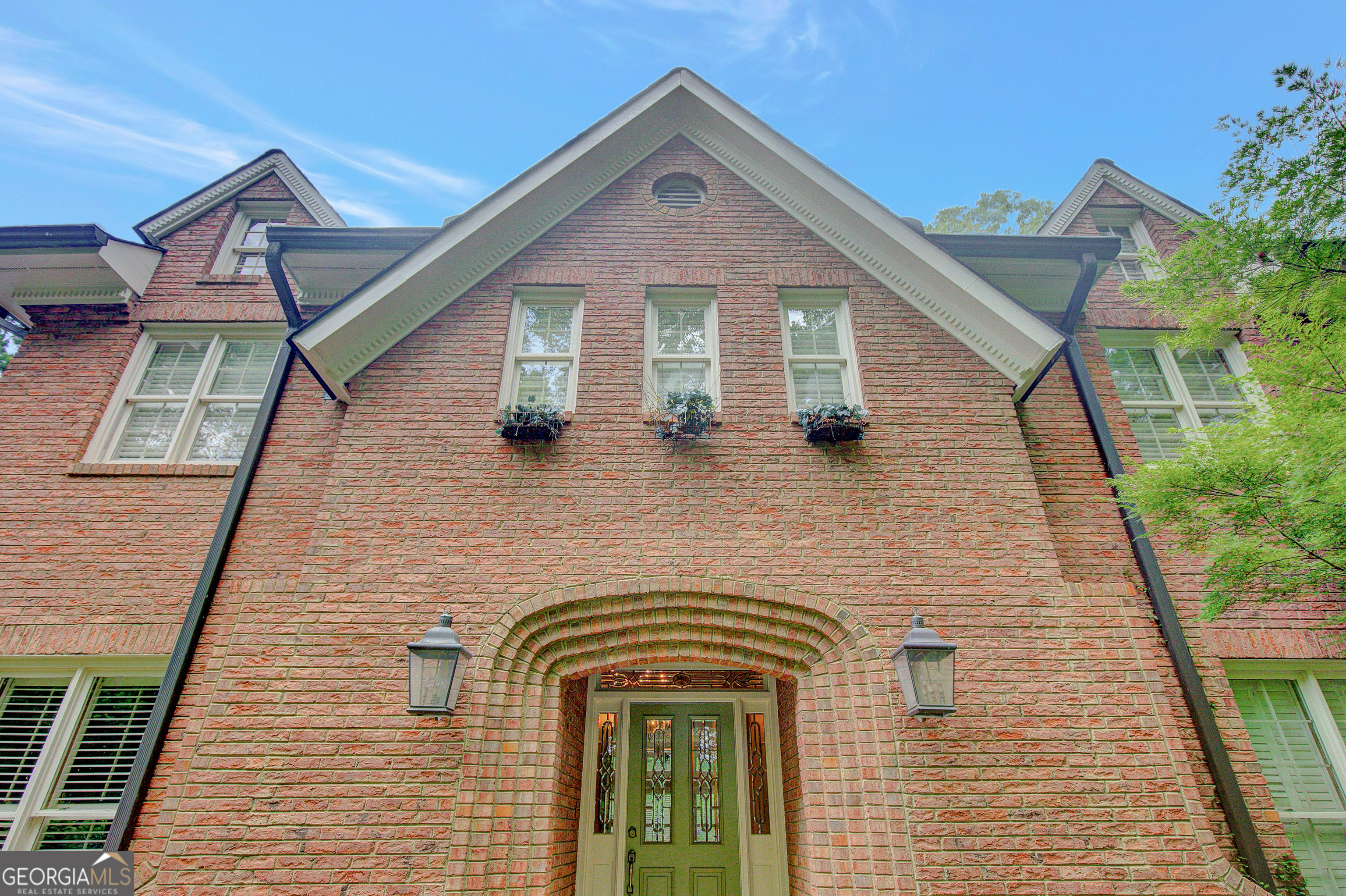 305 SHERWOOD RD