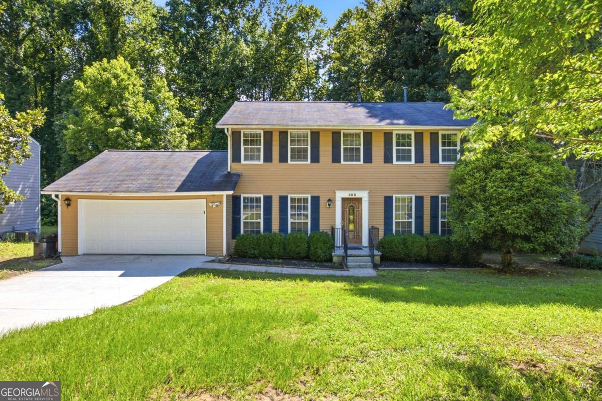 Photo 1 of 16 — 260 Barrington DR E, Roswell, GA 30076