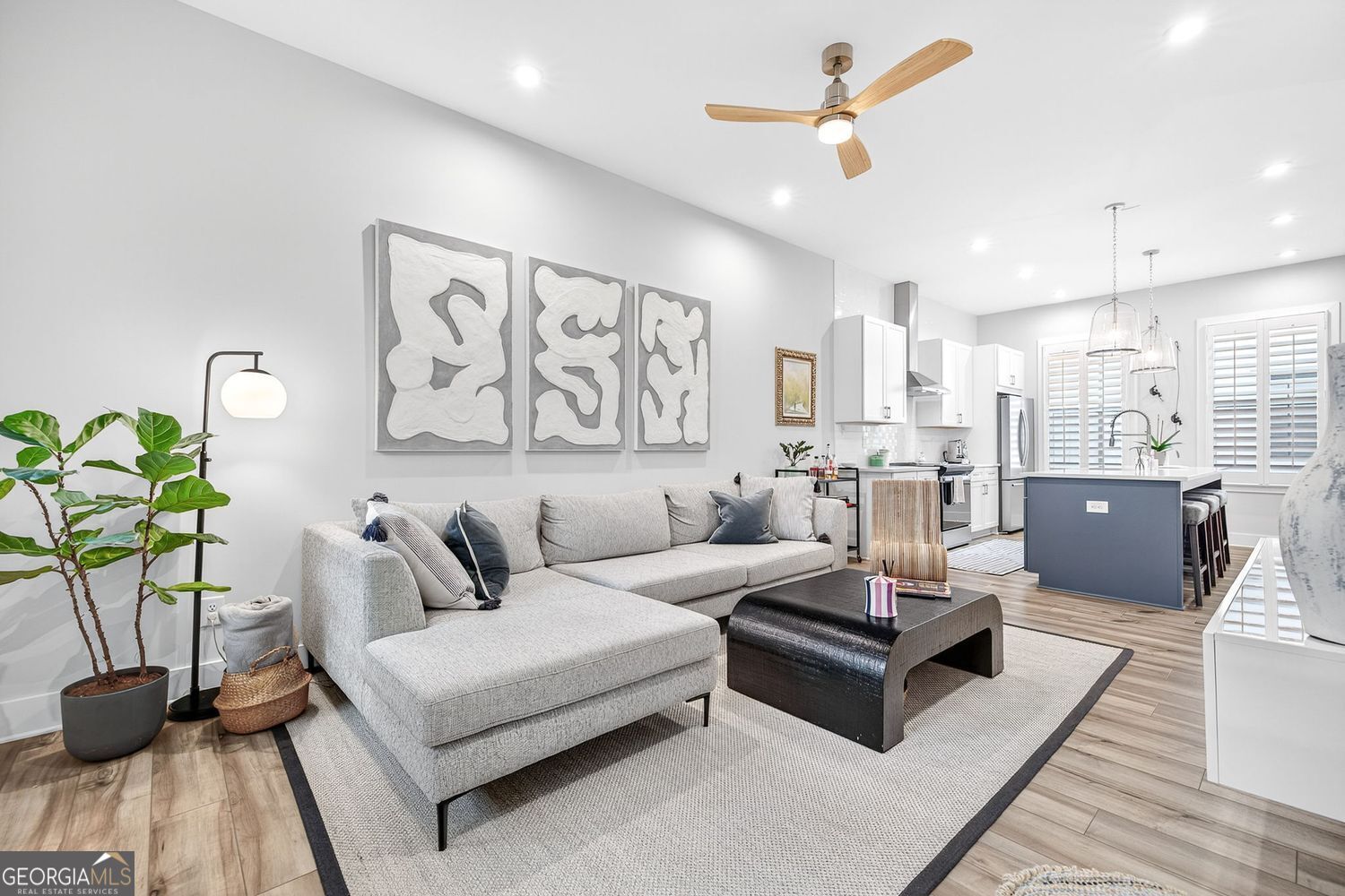 Atlanta, Georgia 30342, United States, 2 Bedrooms Bedrooms, ,3 BathroomsBathrooms,Residential,Active,223027