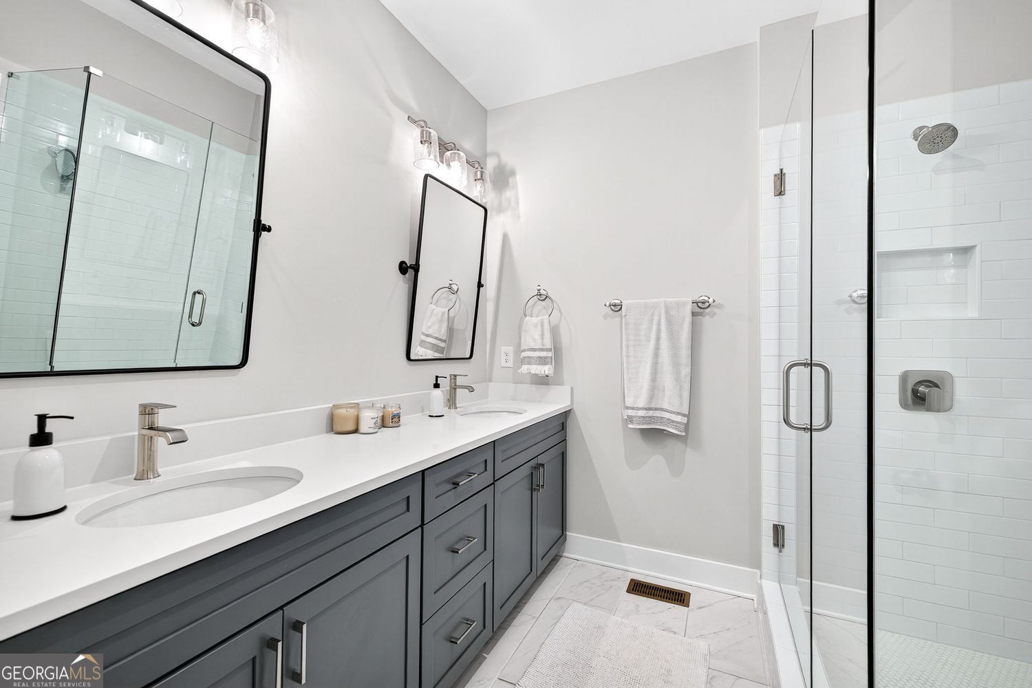 Atlanta, Georgia 30342, United States, 2 Bedrooms Bedrooms, ,3 BathroomsBathrooms,Residential,Active,223027