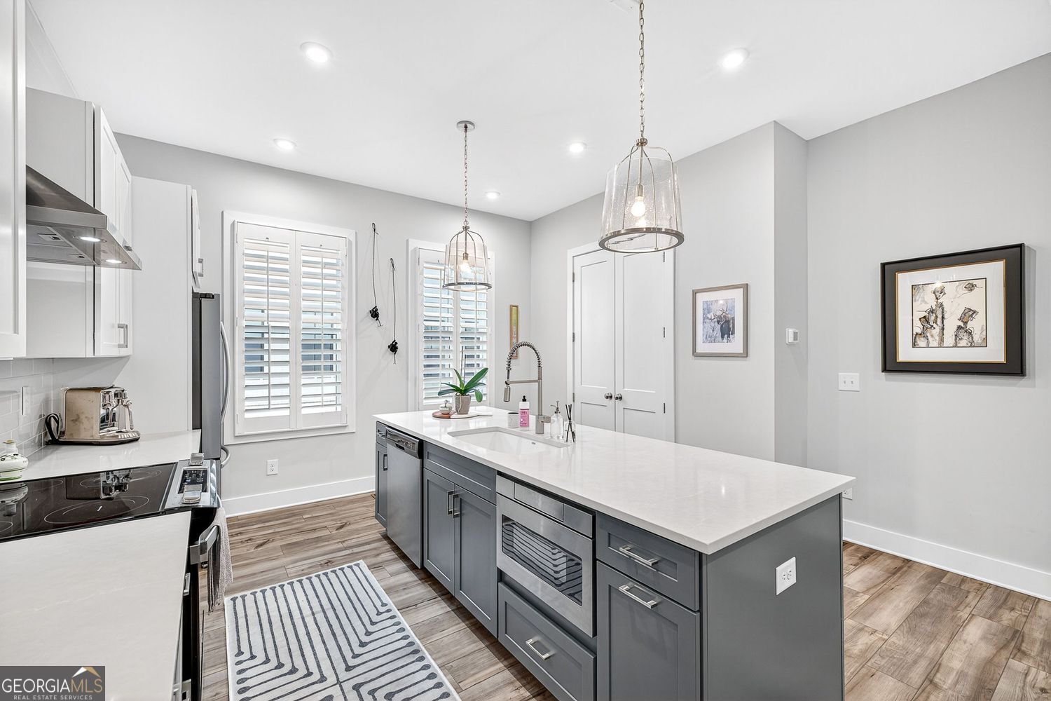 Atlanta, Georgia 30342, United States, 2 Bedrooms Bedrooms, ,3 BathroomsBathrooms,Residential,Active,223027