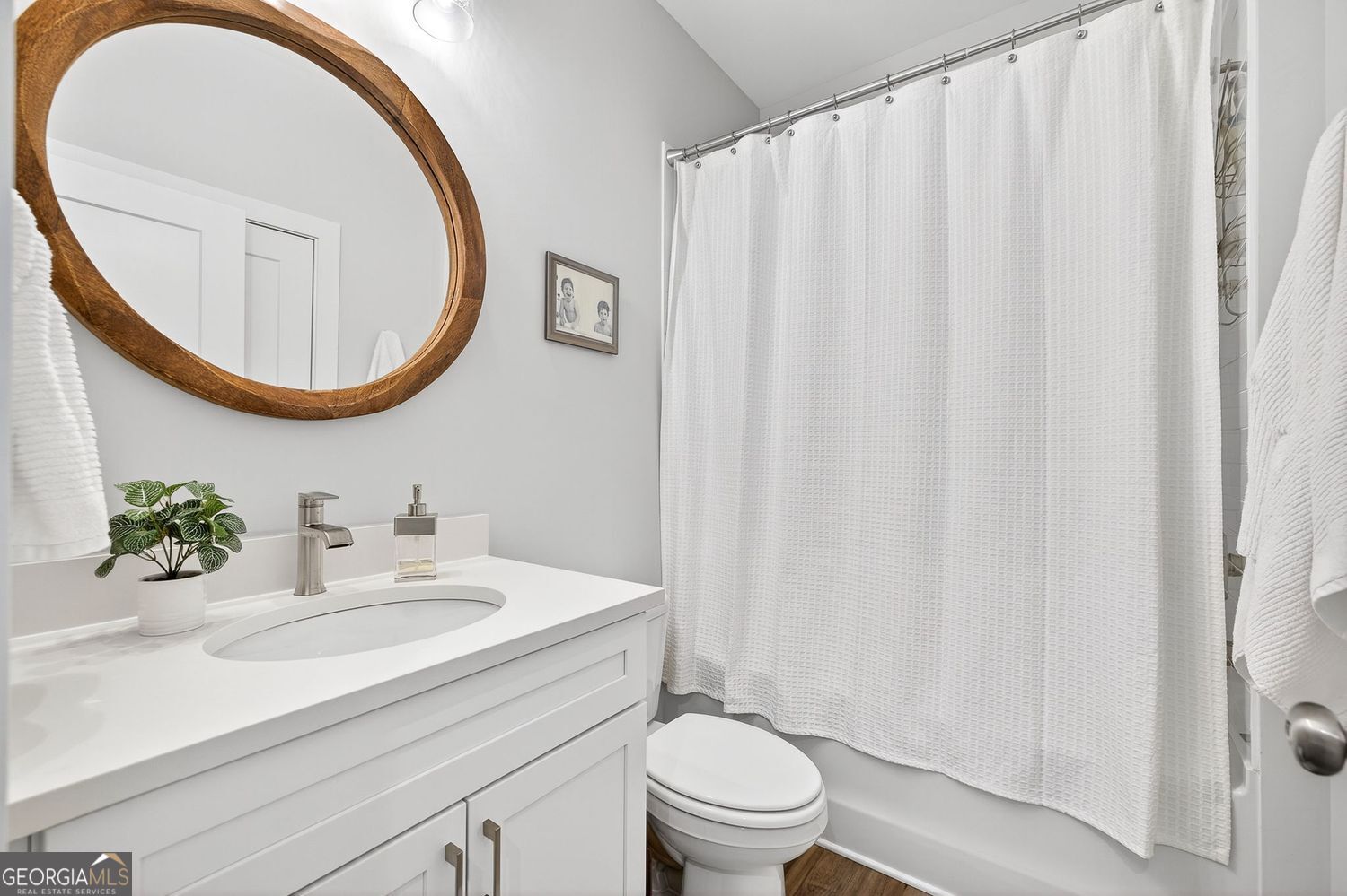 Atlanta, Georgia 30342, United States, 2 Bedrooms Bedrooms, ,3 BathroomsBathrooms,Residential,Active,223027