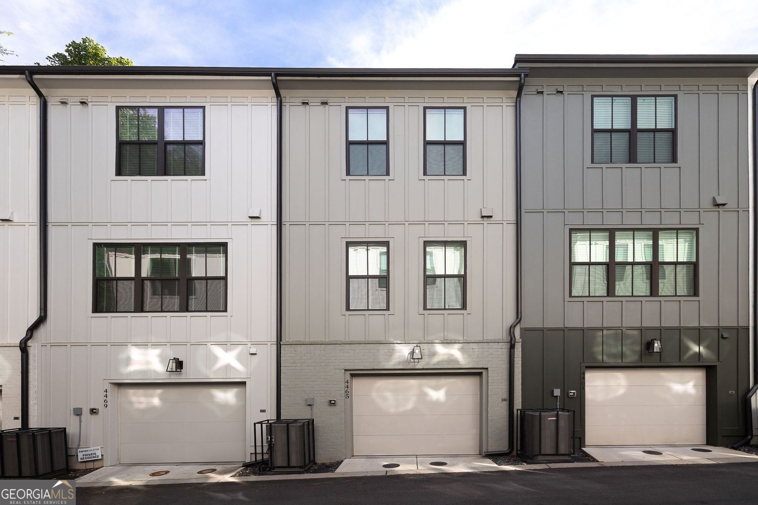 Atlanta, Georgia 30342, United States, 2 Bedrooms Bedrooms, ,3 BathroomsBathrooms,Residential,Active,223027