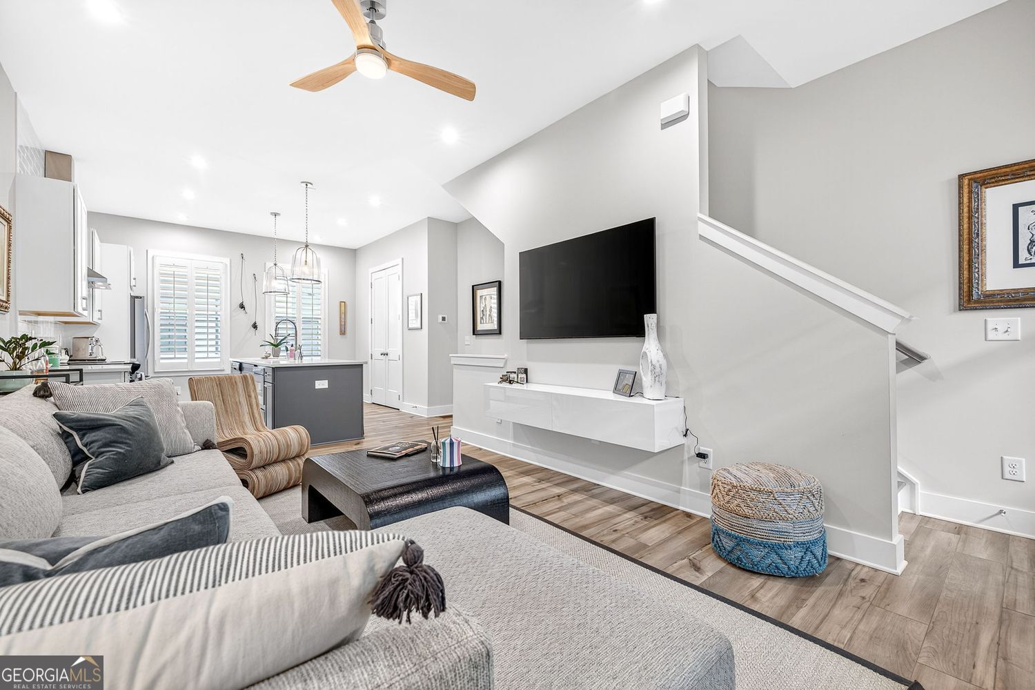 Atlanta, Georgia 30342, United States, 2 Bedrooms Bedrooms, ,3 BathroomsBathrooms,Residential,Active,223027