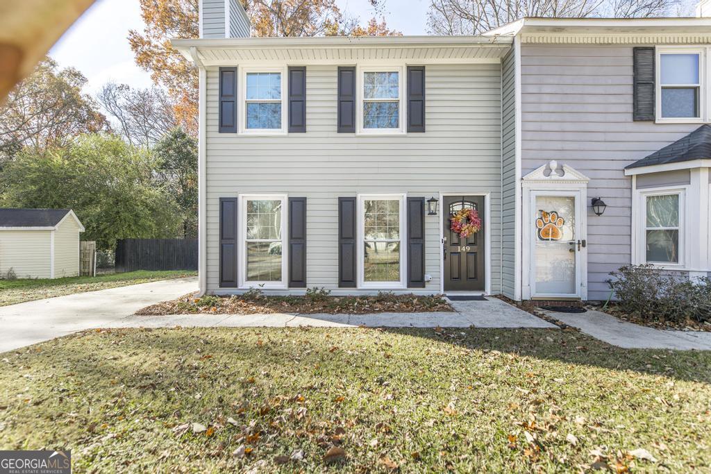 Affordable, yet adorable well maintained townhome in North Macon situated on a level manicured lot. This home offers 2br 1 1/2 bath, fireplace, large deck, fenced back yard, a storage building, screened in porch and so much more. The location is perfect for shopping, eating and going to the movies. Easy access to I-475.  You will absolutely love coming home to this peaceful neighborhood and hanging out in your backyard, relaxing on your screened in porch or enjoying your awesome deck. Either way it goes you can't go wrong with this beautiful townhome. . Why rent when you can own? Call today and let's make it happen for you and yours.   Open house Sunday 12/22 from 1p-3p