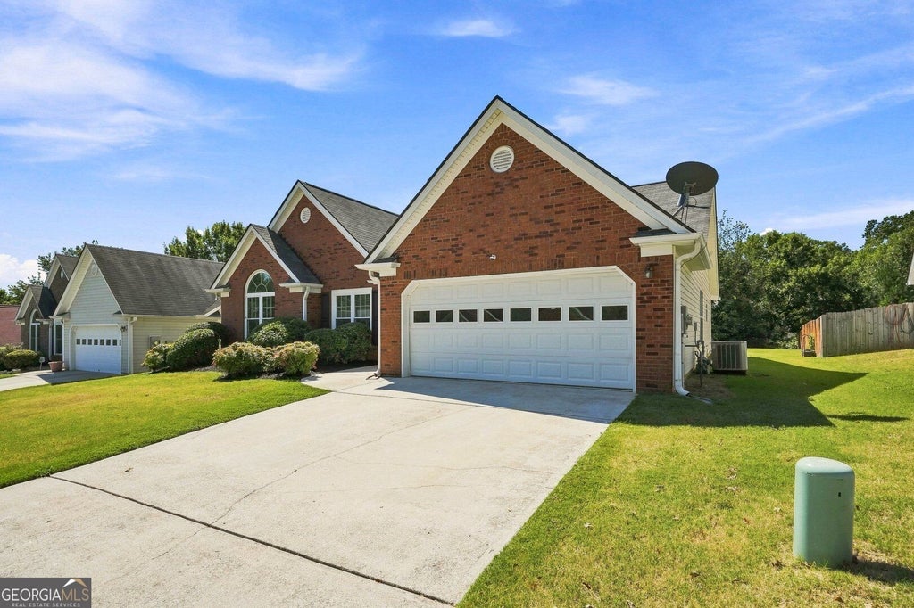 Photo of 2762 Hillvale Cove Way, Lithonia, GA 30058 (MLS # 10845133)