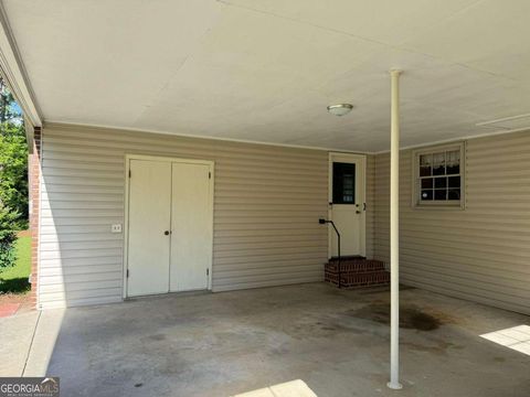 A home in Baxley