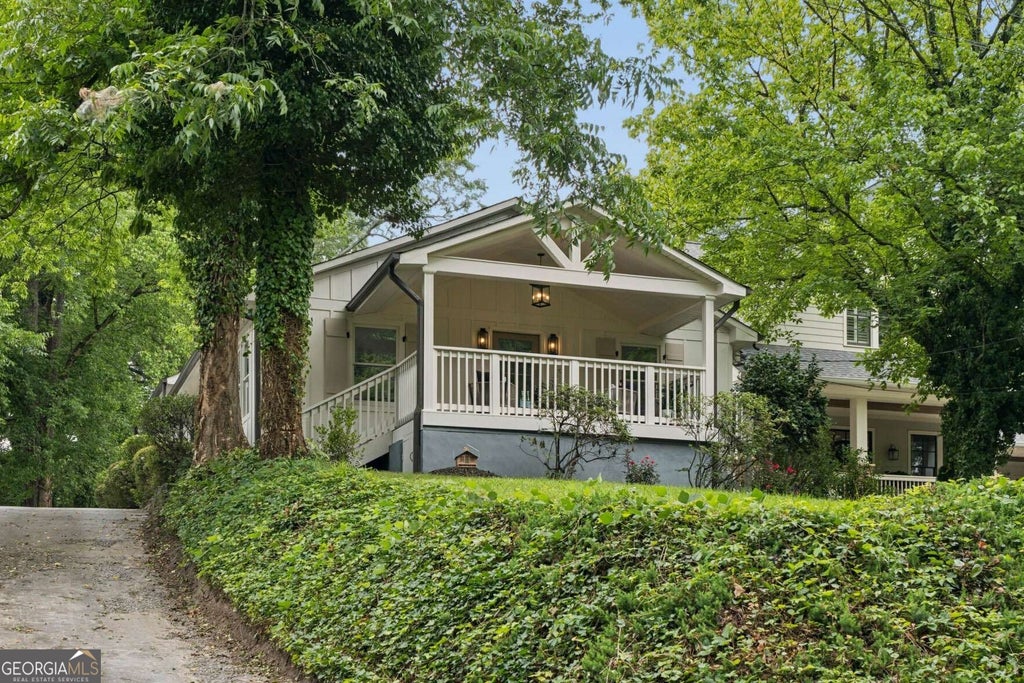 Photo of 1307 Sylvan Circle CIR NE, Brookhaven, GA 30319 (MLS # 10785880)