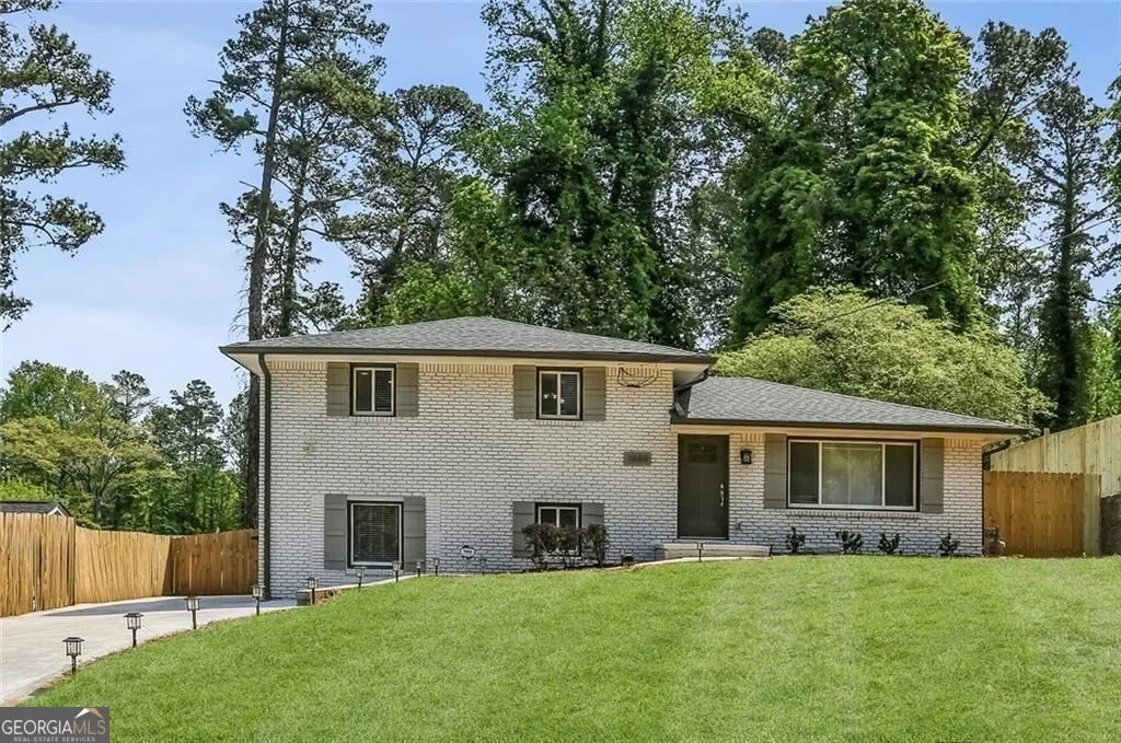 1888 La Mesa Lane
