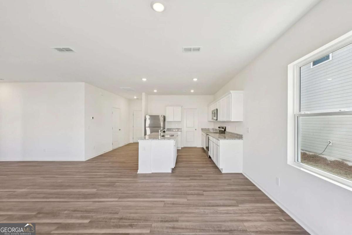 78 Ellenore DR