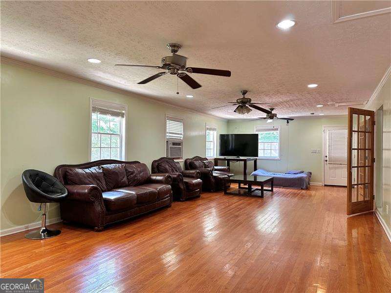 7326 Leland LN