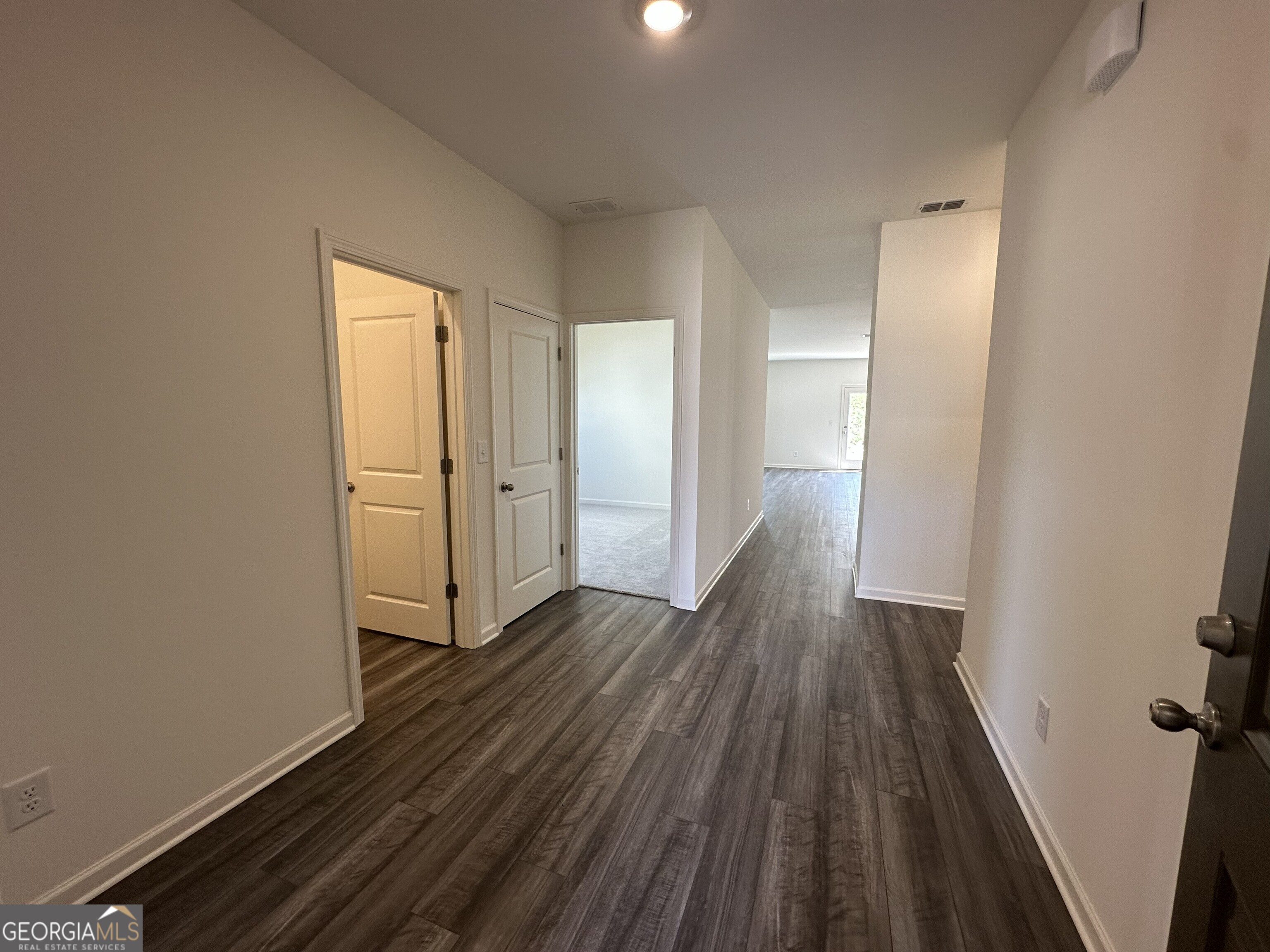 20 Crescent BLVD