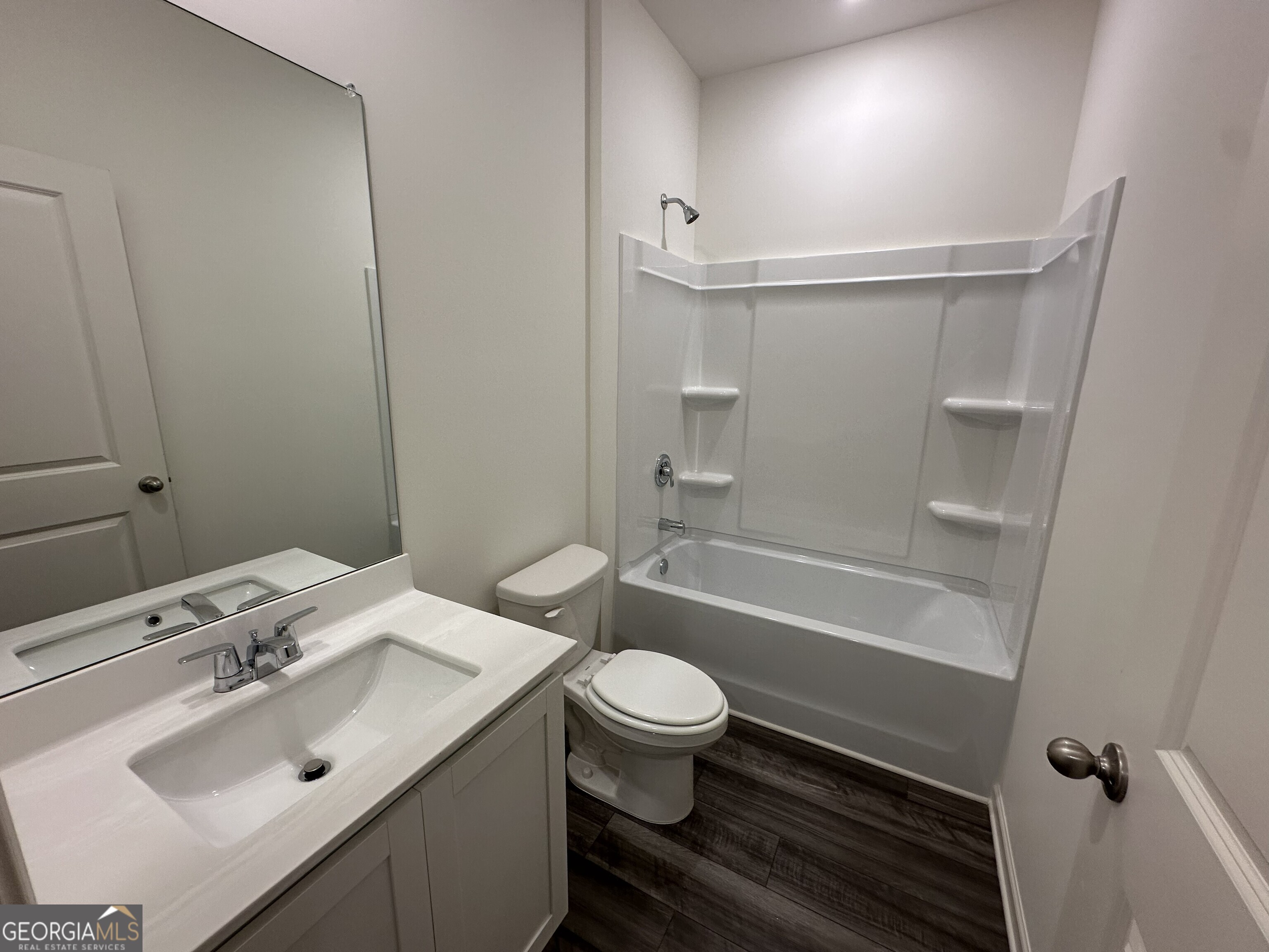 20 Crescent BLVD