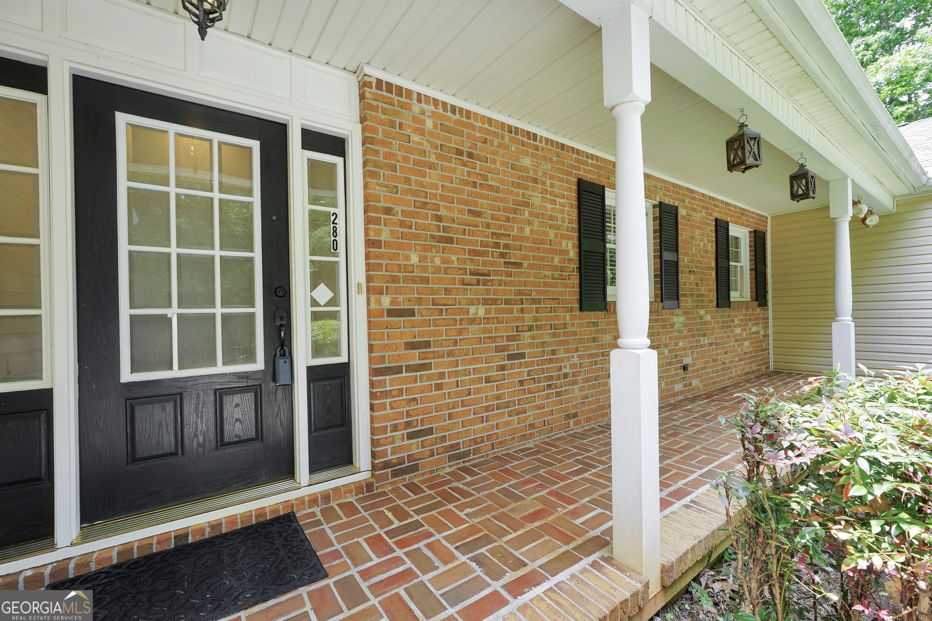 280 W Knight RD