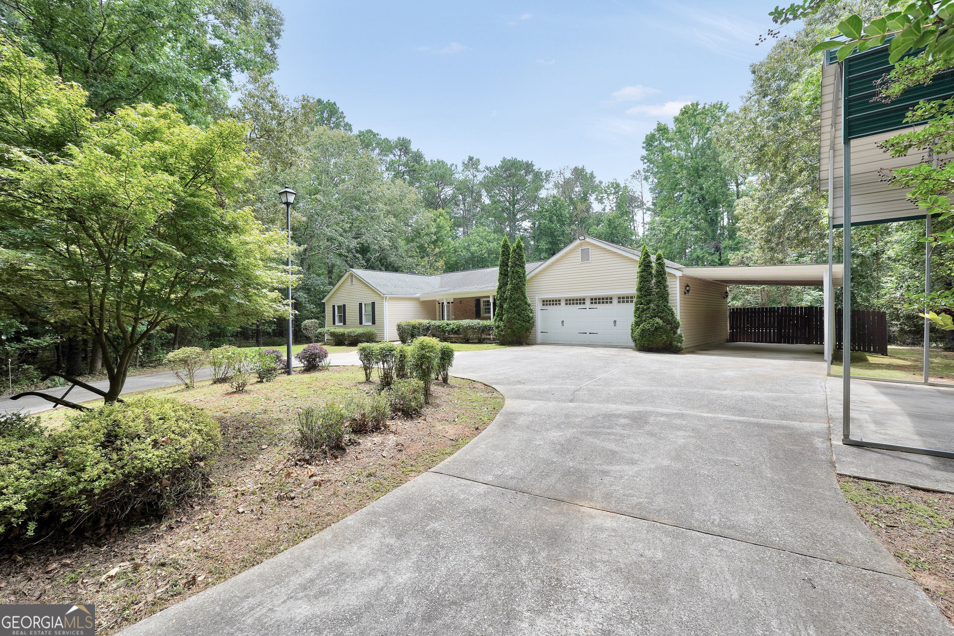 280 W Knight RD