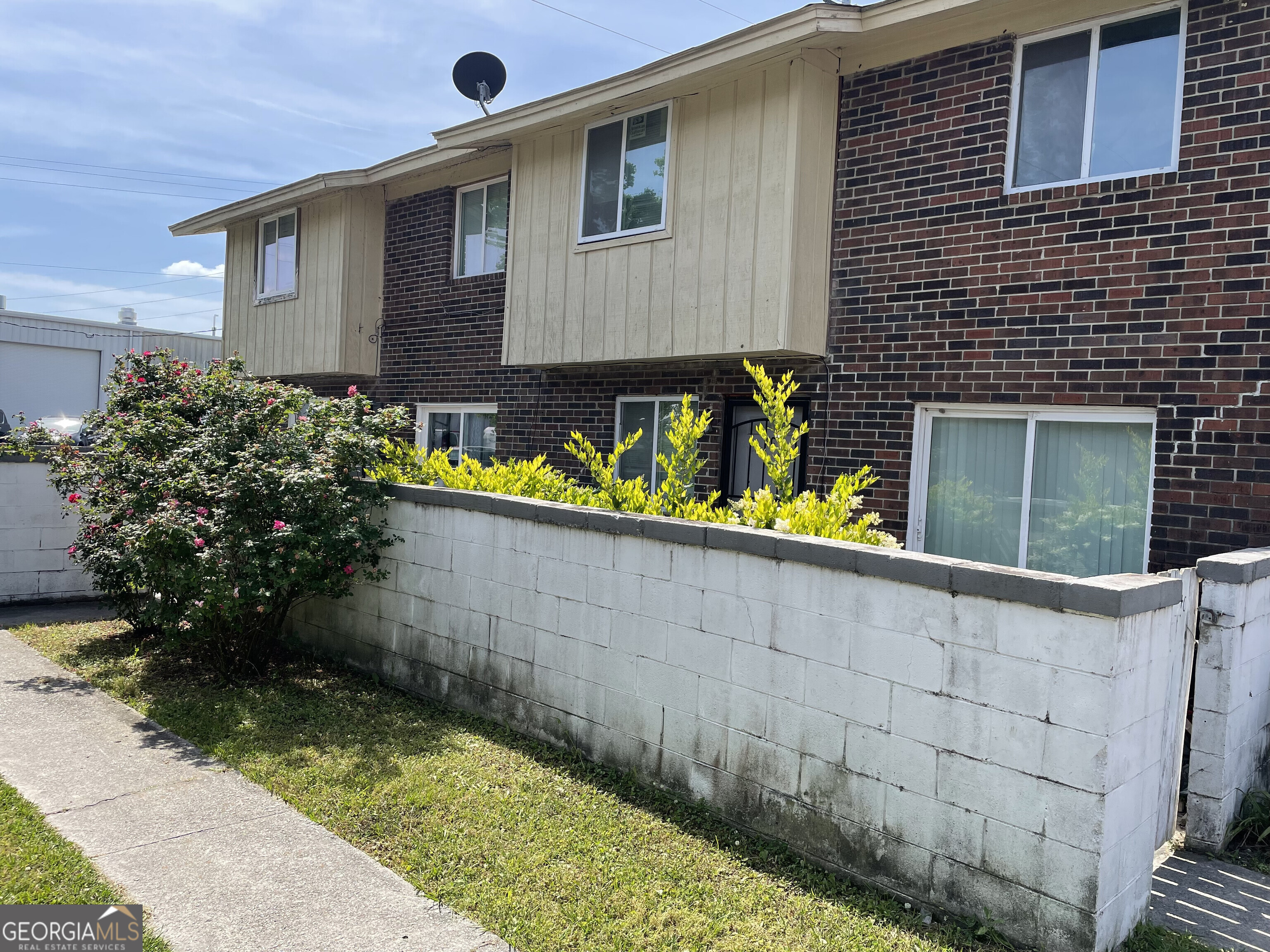 8 Lewis DR
