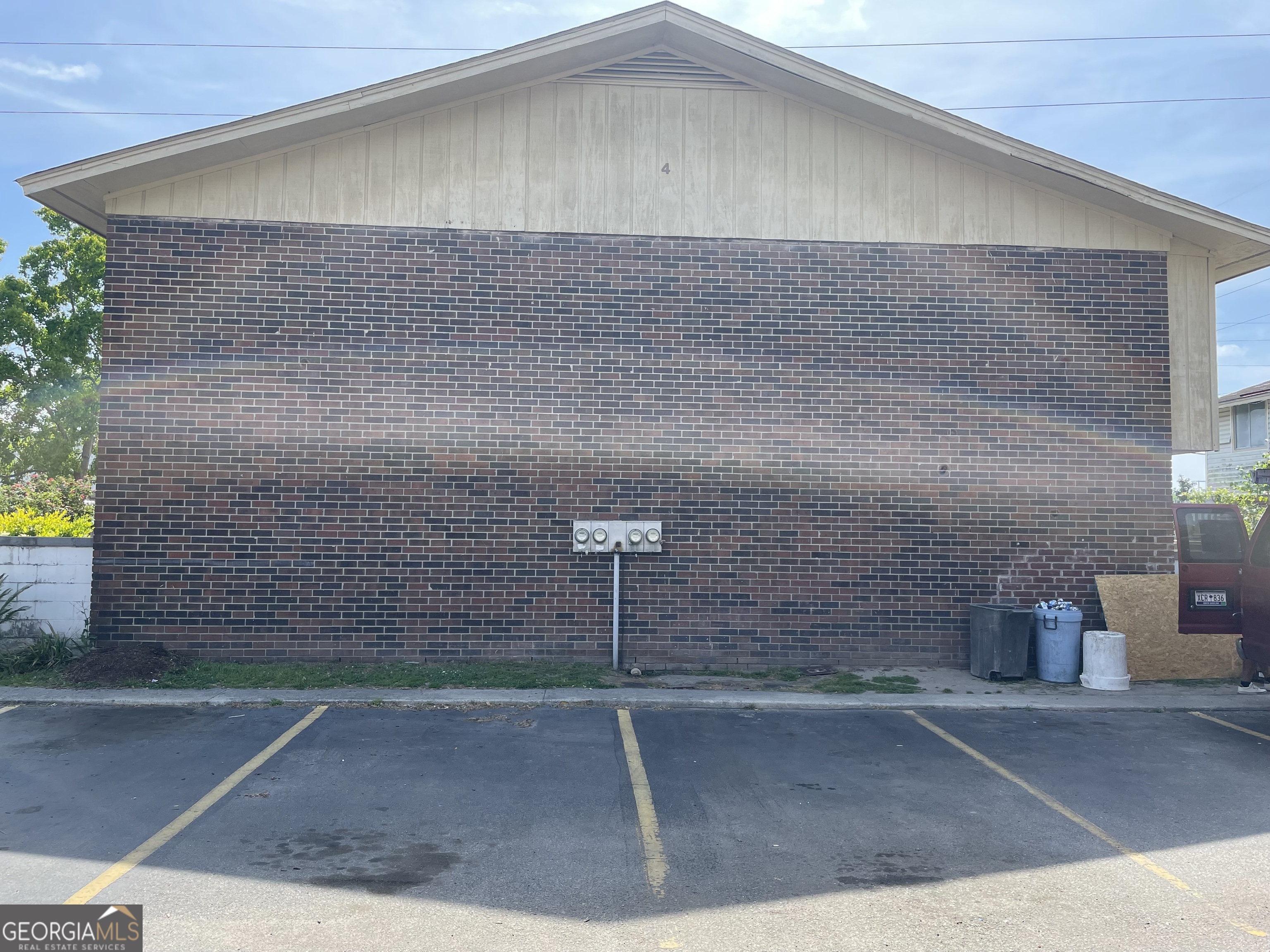 8 Lewis DR