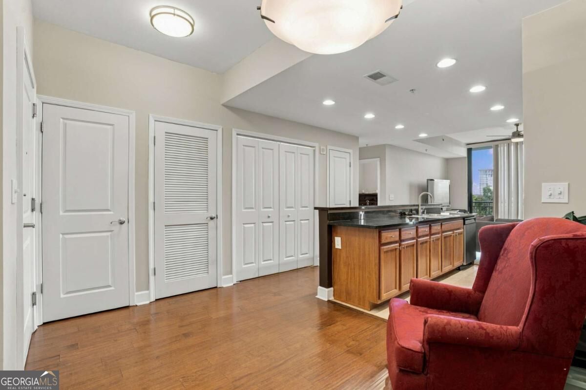3040 Peachtree RD NW 709