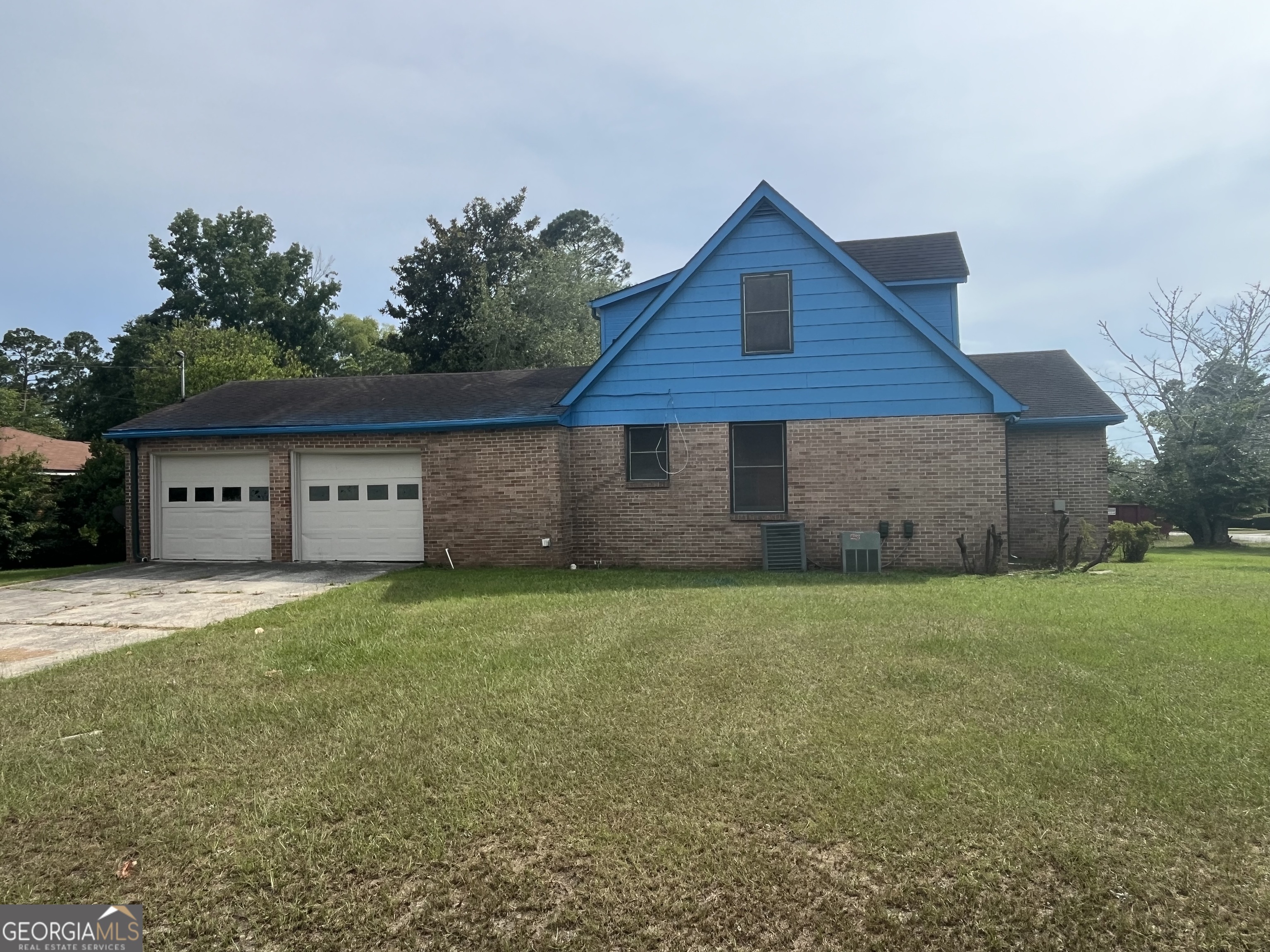 3187 Stratford DR