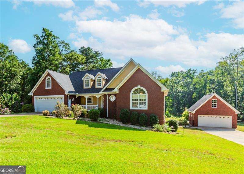 323 Maddox CIR