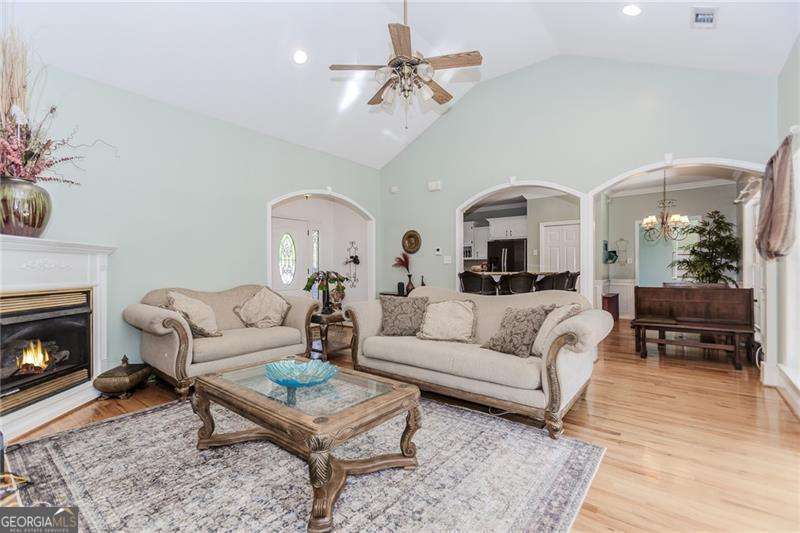 323 Maddox CIR