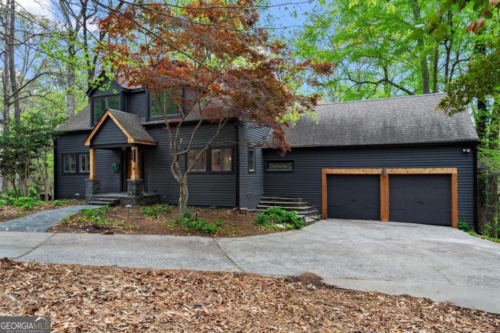 Photo of 1890 Spalding Drive, Sandy Springs, GA 30350 (MLS # 10821861)