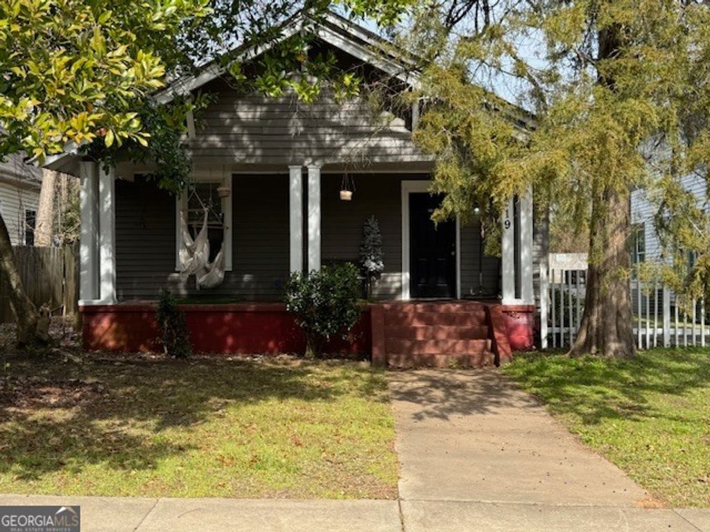 Photo of 319 E Broadway Street, Griffin, GA 30223 (MLS # 10677012)