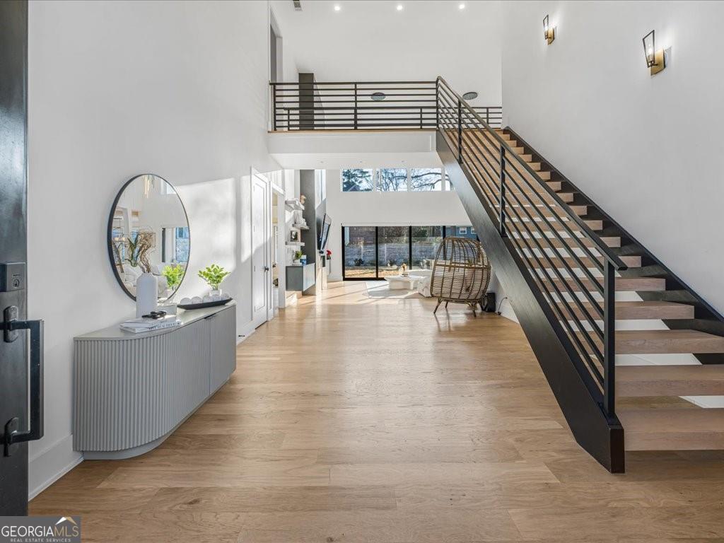 2327 Meadowvale DR NE