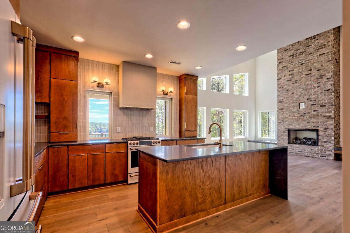 11 Falcon DR