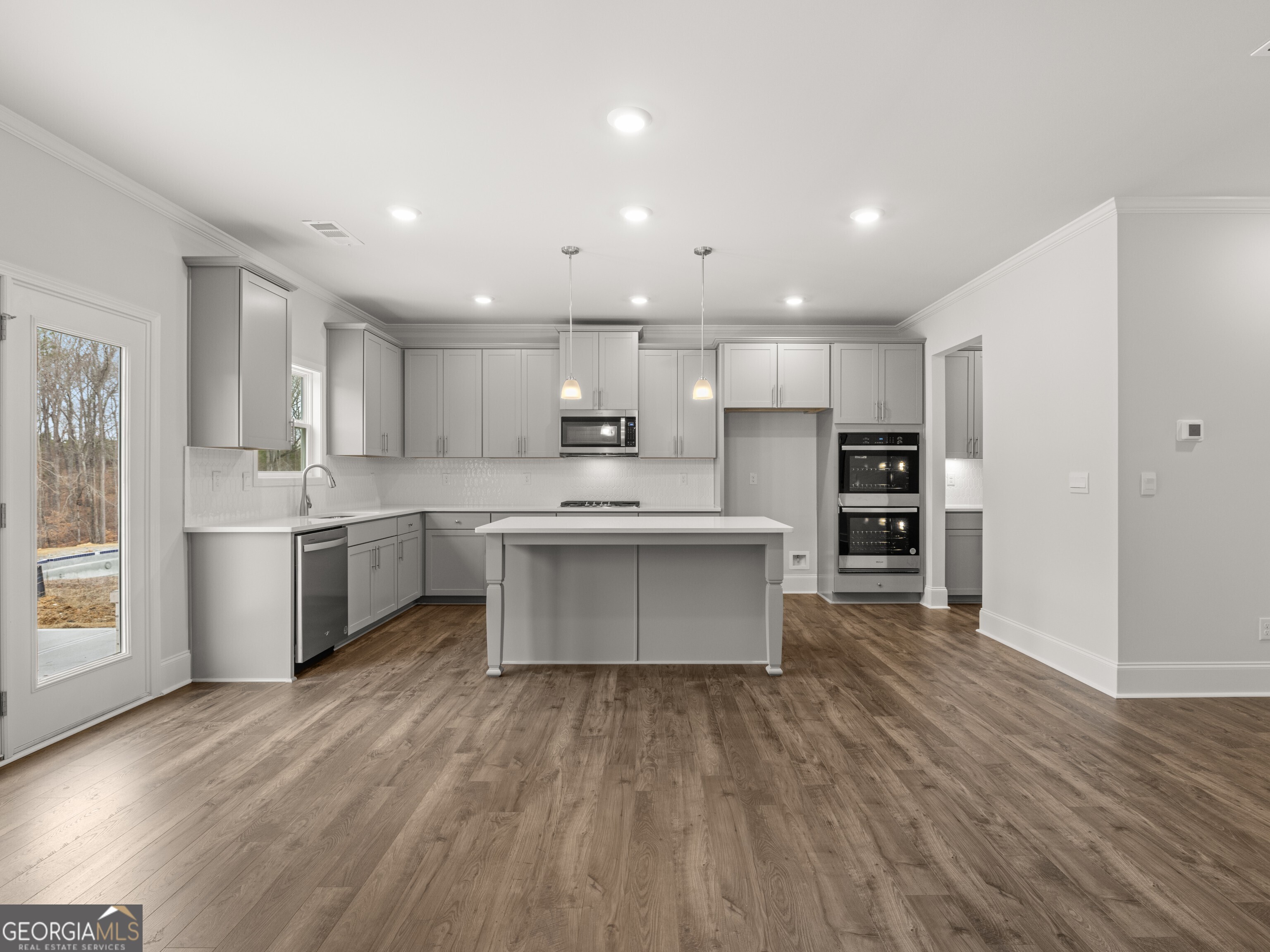 7167 Linden DR