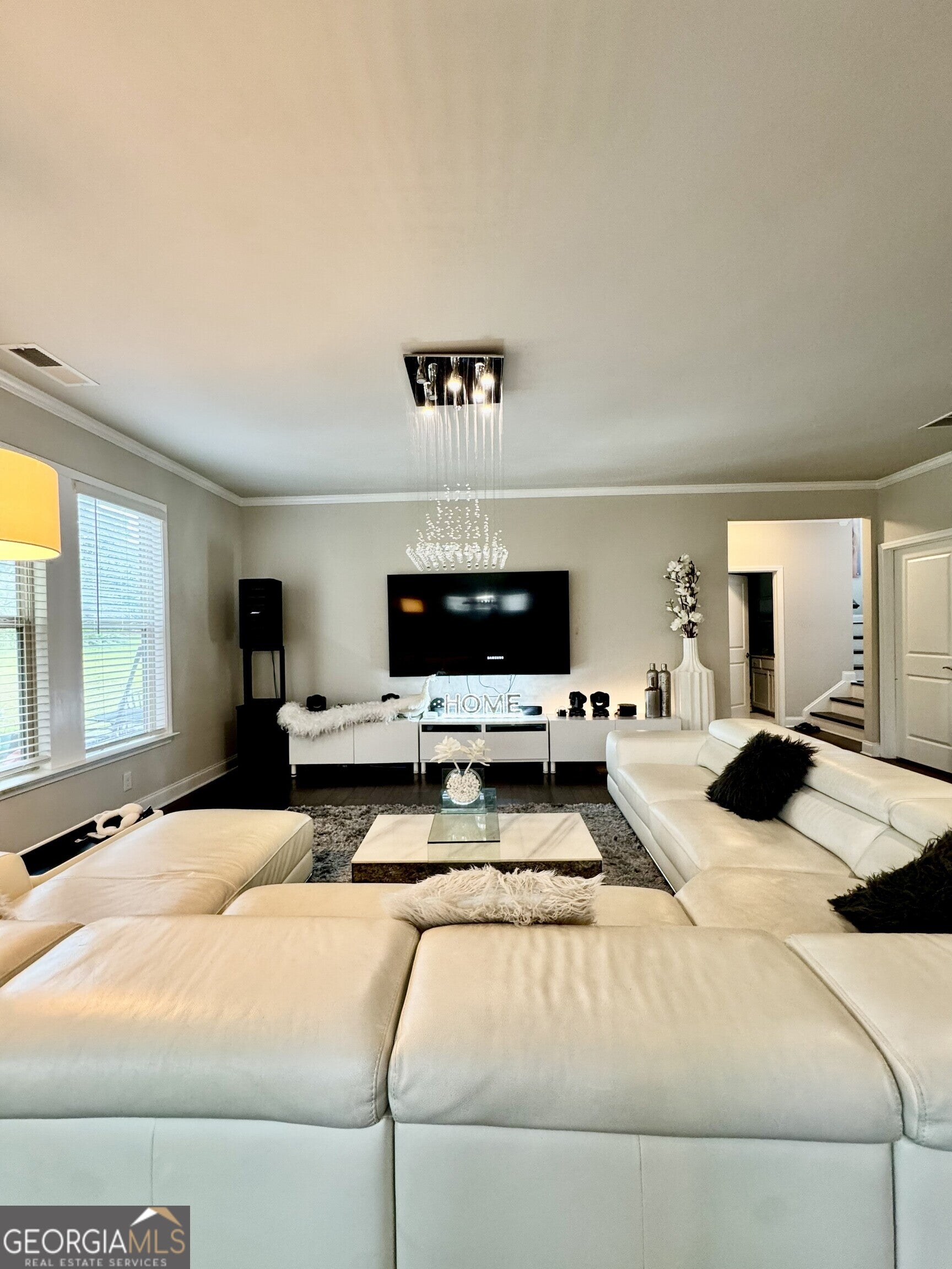 4686 Leader LN