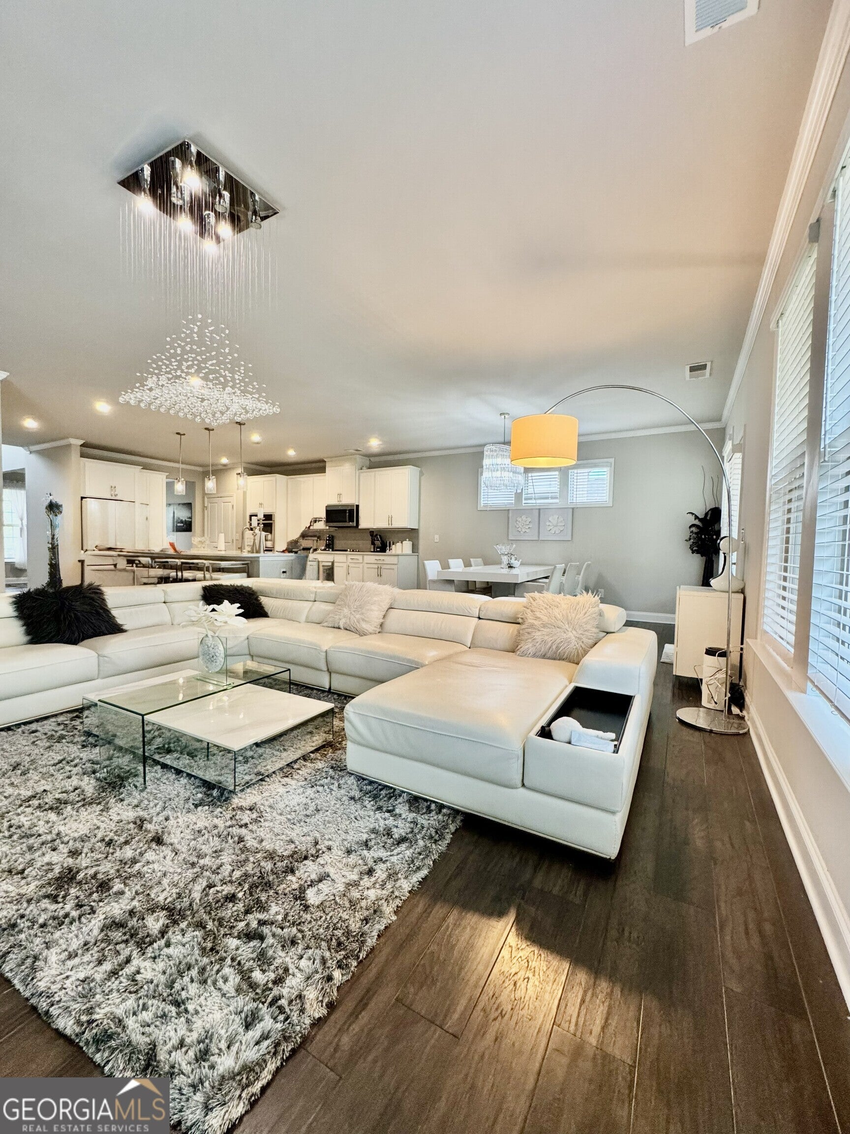4686 Leader LN
