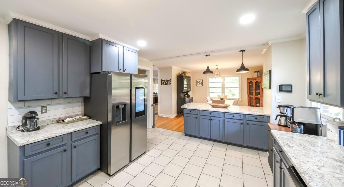 1041 Michael LN