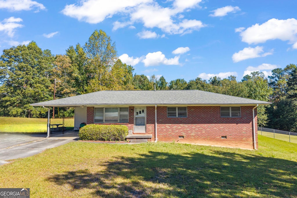 Photo of 229 Lewis Street, Toccoa, GA 30577 (MLS # 10874995)