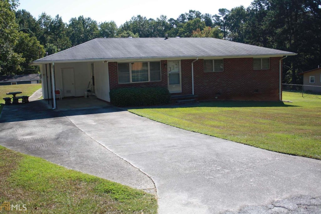 Photo of 229 Lewis Street, Toccoa, GA 30577 (MLS # 10874995)