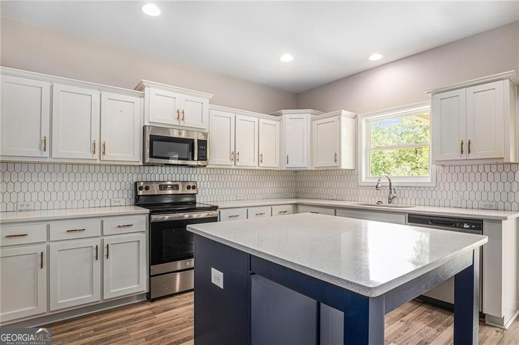 Photo of 111 HAMILTON LAKE VIEW Ct, LaGrange, GA 30241 (MLS # 10652785)