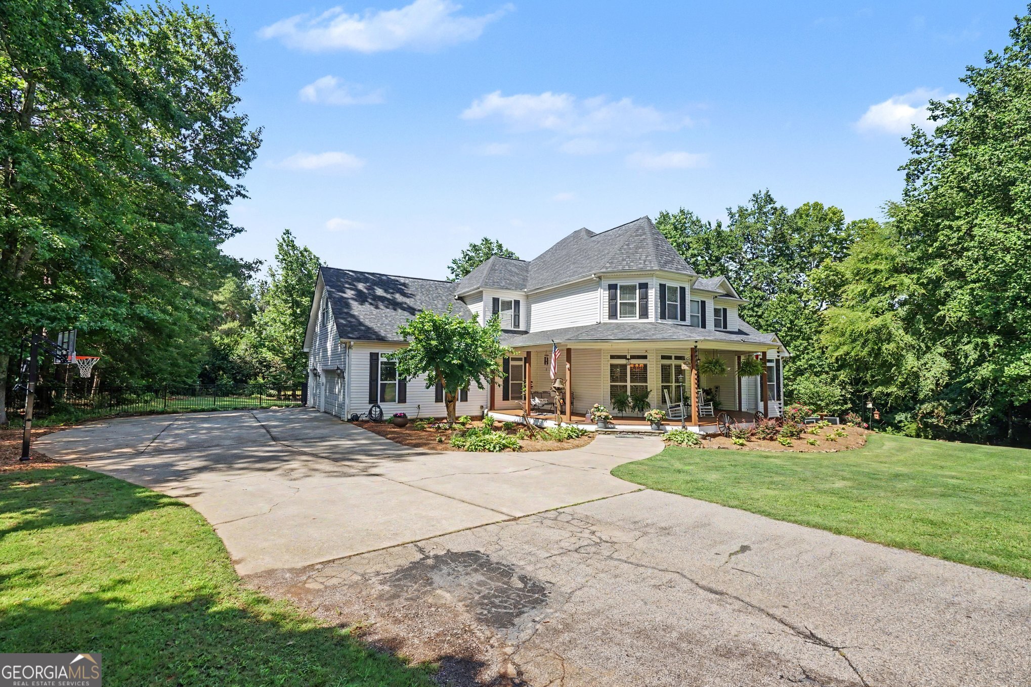 385 Primrose LN