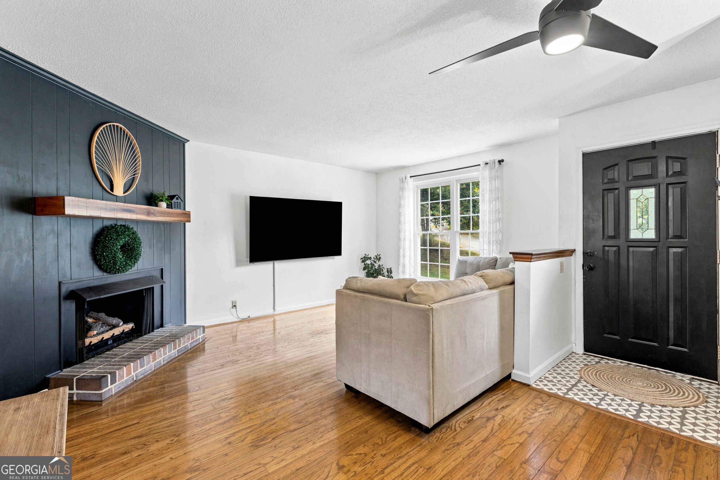 11 E Larry CIR