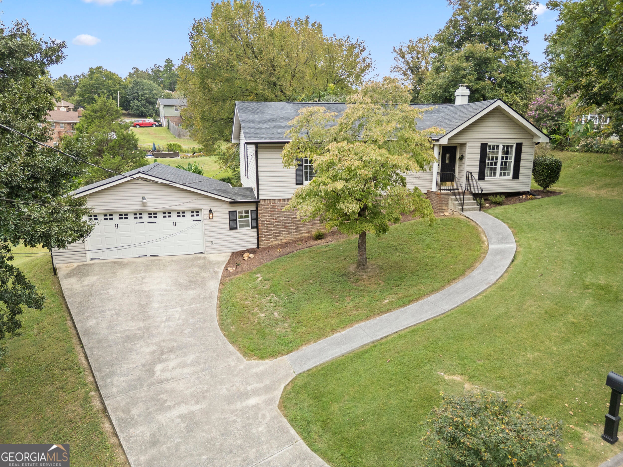 11 E Larry CIR